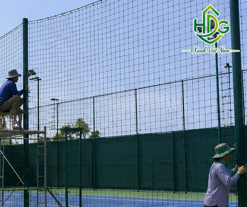 Thi công lưới chắn sân tennis