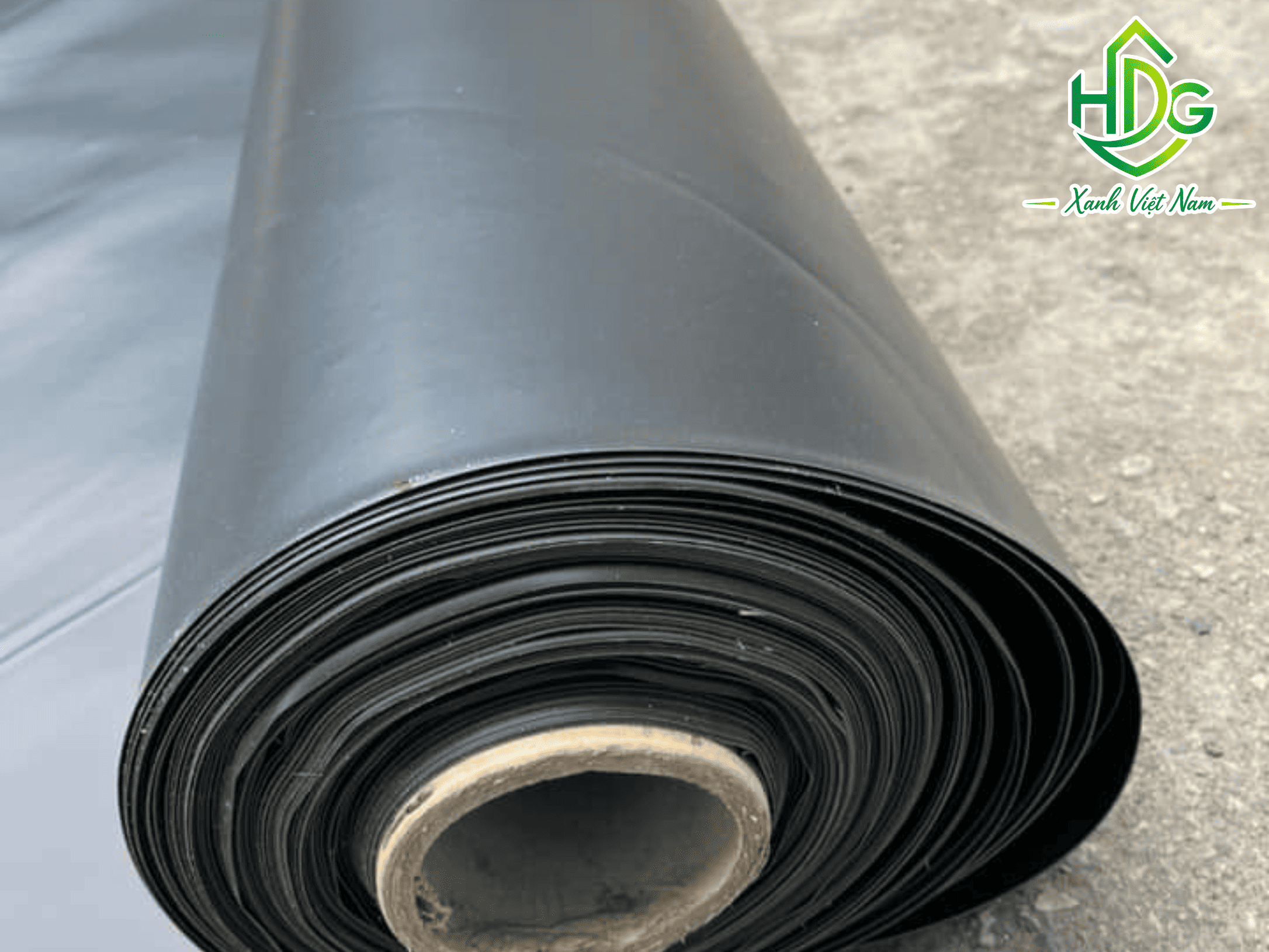Bề mặt bạt nhẵn bóng giúp công nhân thu hoạch cá nhanh gọn và cải tạo ao hồ sạch sẽ cho vụ mới