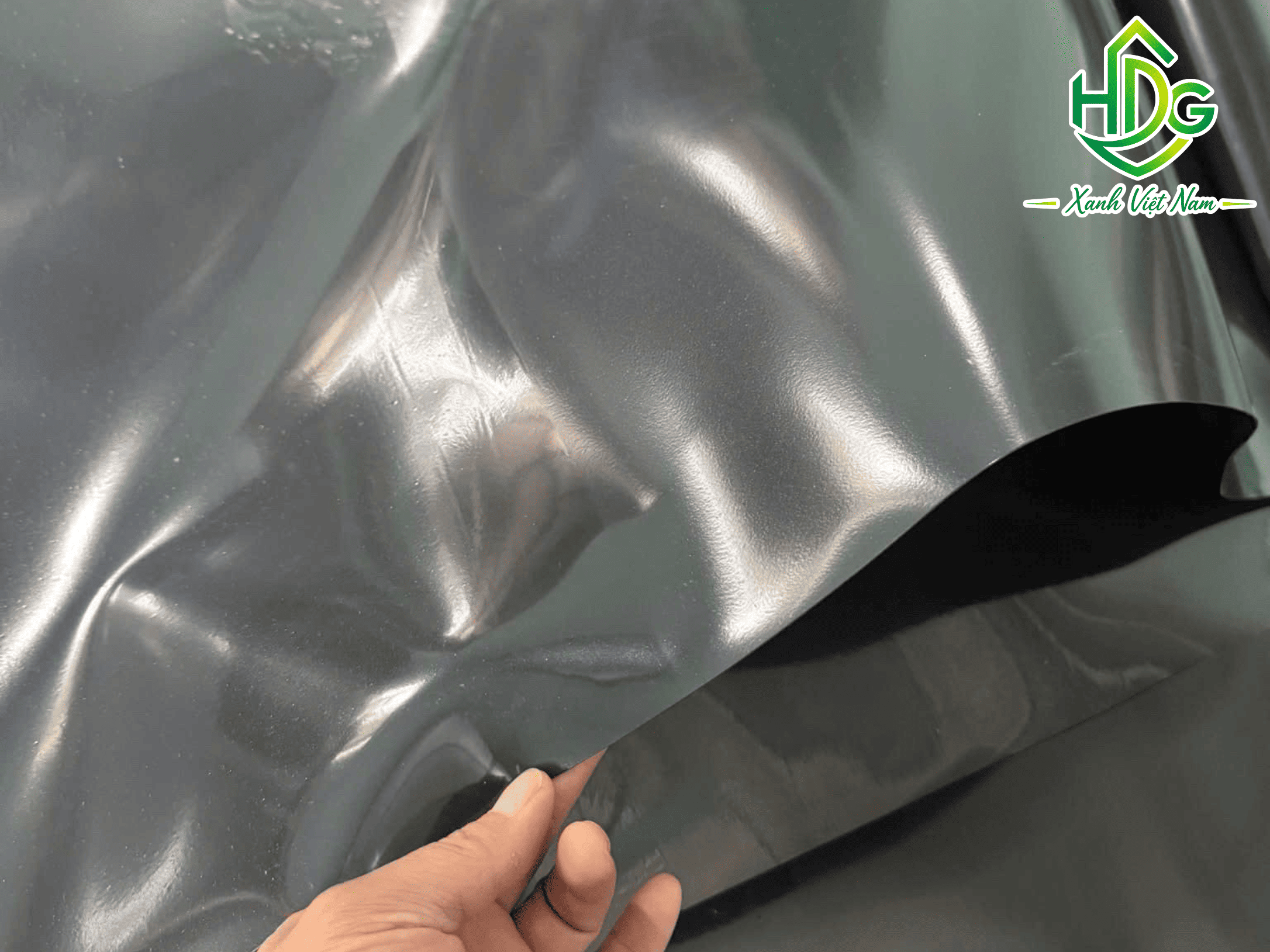 Nhà nông nên tính toán độ sâu của ao hồ và độ hao hụt neo rãnh bờ để chọn quy cách bạt HDPE an toàn