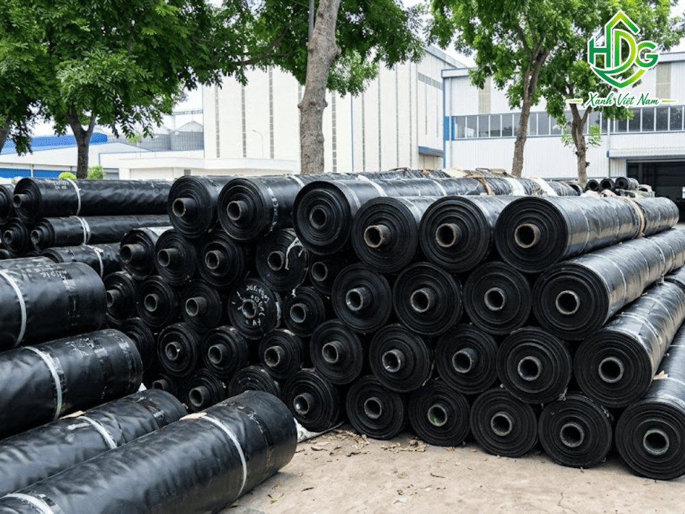 Sử dụng hộp hút chân không mặt kính kiểm tra mối hàn đùn bạt HDPE.