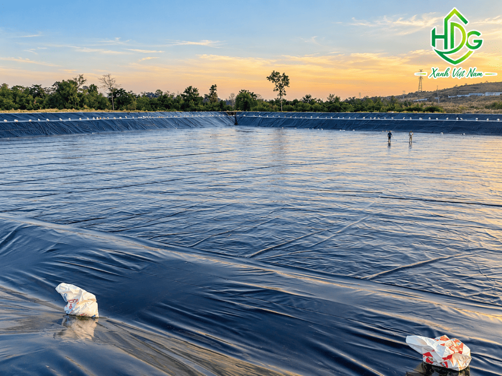 Kiểm tra áp lực khí mối hàn kép màng HDPE trước khi nghiệm thu bàn giao.