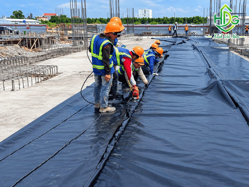 Đảm bảo độ kín khít và gia cố kết cấu viền màng HDPE