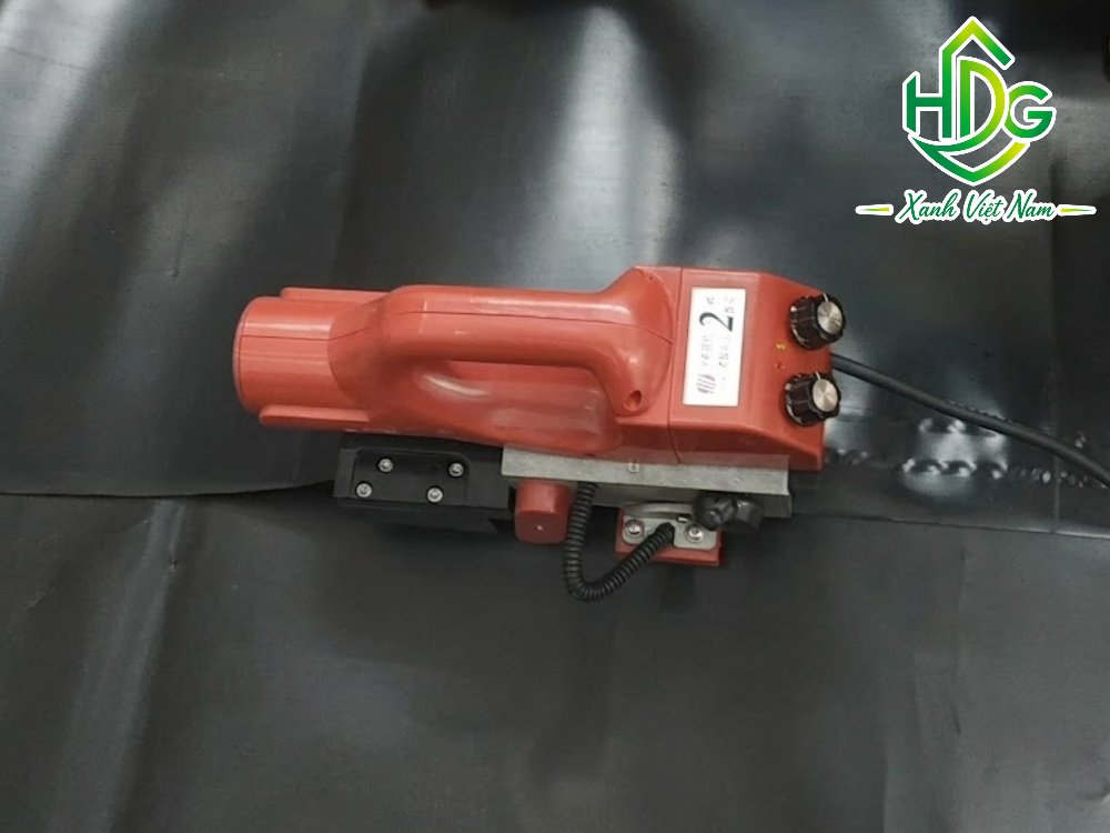 Ứng dụng máy hàn bạt nhựa TH501 cho ao nuôi và sân phơi muối