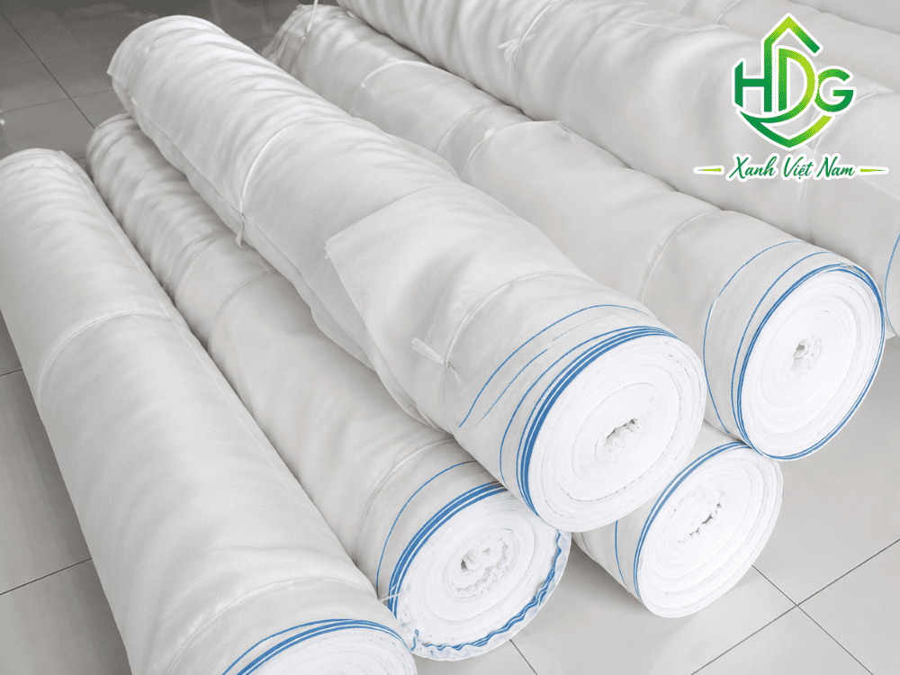 Cuộn lưới cước có sợi mảnh, nhẹ và linh hoạt, sử dụng để chắn côn trùng
